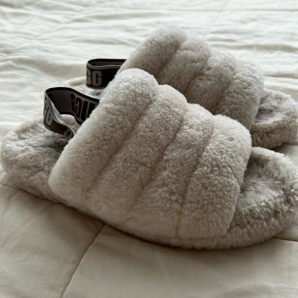 Ugg fluff slippers